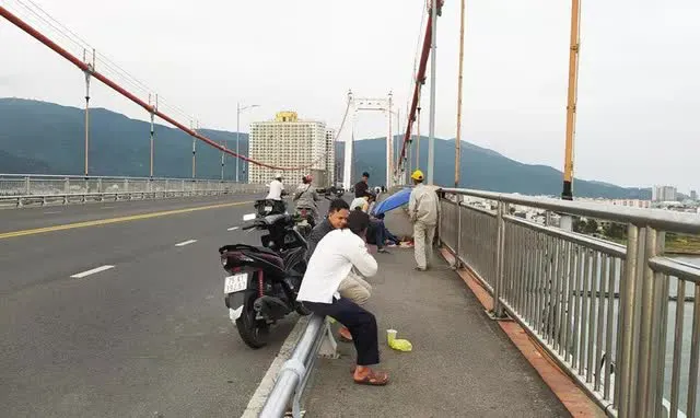 Chiêm bao thấy nhảy cầu đánh đề số mấy